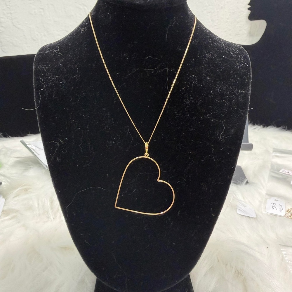 18k saudi gold  LIGHT WEIGHT  BOX CHAIN OPEN HEART  NECKLACE  18” 1.28 Grams